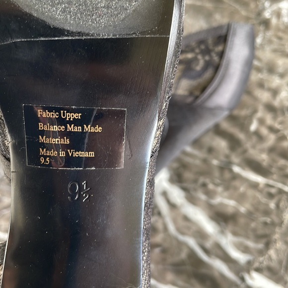 Coach and four heels - Picture 11 of 11